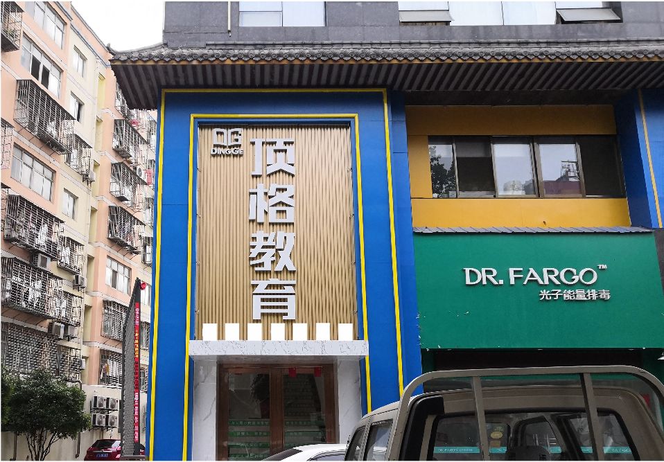 德阳门头设计要符合门店特色。